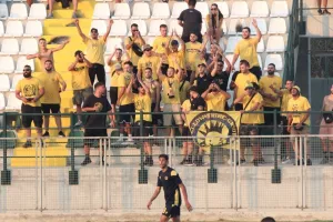 Οι οργανωμένοι της ΑΕΛ στην Περιστερώνα (φώτος/βίντεο)