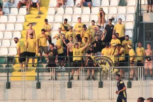 Οι οργανωμένοι της ΑΕΛ στην Περιστερώνα (φώτος/βίντεο)