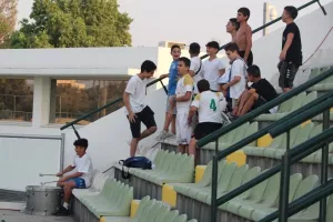 Ατμόσφαιρα... οι νεαροί οπαδοί της Δόξας (φώτος)