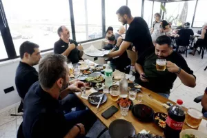 Απόλλων/Γεύμα στους δημοσιογράφους (Φώτος)