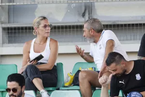 Oι οπαδοί του Απόλλωνα σε Δυτική και Ανατολική (φωτορεπορτάζ)