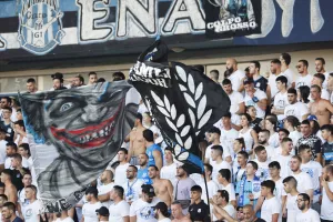 Oι οπαδοί του Απόλλωνα σε Δυτική και Ανατολική (φωτορεπορτάζ)