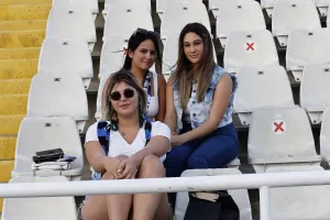 Τα κορίτσια/Απόλλων