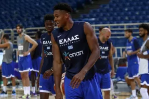 Λαβωμένα αποκαλυπτήρια κόντρα στην Ισπανία