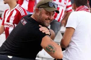 ΘΥΡΑ 9 και ΘΥΡΑ 7!