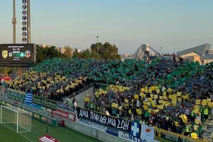 "Τραντάχτηκε" η κατάμεστη Αρένα (βίντεο & φώτος)