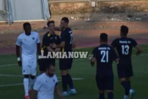 Φάουλ... δοκάρι, πέναλτι... γκολ ο Ντε Βινσέντι! 