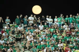 (Φωτορεπορτάζ) Ο κόσμος στην "ΑΡΕΝΑ"