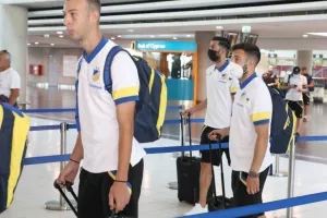 "Πέταξε" για Καζακστάν το ΑΠΟΕΛ - Μαζί... το kerkida.net (βίντεο/φώτος)