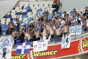 Κόσμος ναι...