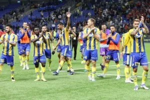 Πανηγύρισαν με χειροκροτήματα (φώτος & βίντεο)