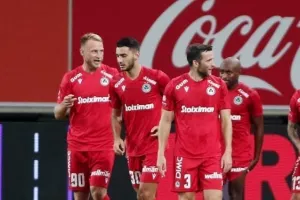 Μπέζους: "Παράξενο συναίσθημα..."
