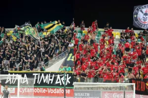 (Φωτορεπορτάζ) Ο κόσμος στην ΑΡΕΝΑ