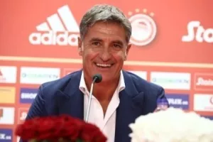 Μίτσελ: «Να παίζουμε για το μπροστά της φανέλας και όχι το πίσω»