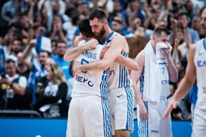 Παπαγιάννης: «Μία ομάδα που έγινε οικογένεια, αυτό ήταν μόνο η αρχή»