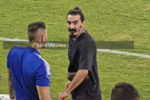 Δίπλα στους συμπαίκτες του