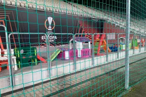Οικογενειακή... υπόθεση/Cracovia Stadium