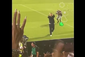 Έστειλε φιλάκια και καρδούλες ο Σπιλέφσκι 