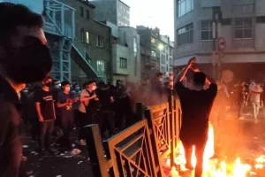Χάος στο Ιράν: Αναφορές για τουλάχιστον 8 νεκρούς - «Έπεσε» το ίντερνετ