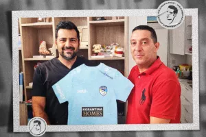 Αναμνηστική φανέλα για τον Θρασυβουλίδη