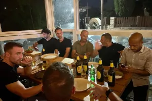 ΑΕΛ/ Δείπνο... ενότητας (Φώτος)