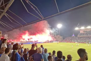 Στο μπλε - άσπρο το "ΠΑΠ" και pyro show κατά την είσοδο της Ανόρθωσης! (φώτος/βίντεο)