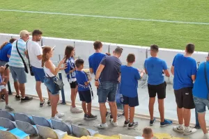 Ουάρντα: Πήρε αγκαλιά κοριτσάκι στην Ανατολική (φώτος)