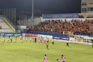 ΑΠΟΕΛ: Τα "ΟΛΕ - ΟΛΕ" των Πορτοκαλί με παίκτες (βίντεο/φώτος)