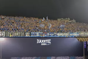 ΜΑΧΗΤΕΣ/«Και κάποτε που με πληγώνεις πιο δυνατά θα τραγουδώ»