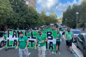Η πορεία των Ομονοιατών για Reale Arena με συνοδεία αστυνομίας (φώτος/βίντεο Kerkida)