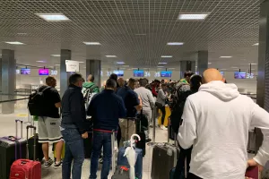 "Πετάνε" οι ΑΕΚτζήδες με τρίποντο στις αποσκευές 
