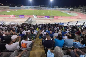 Πάφος/Γέμισαν την κερκίδα (φώτος)