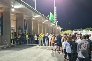 Στην... ούρα για την είσοδο (φώτος)
