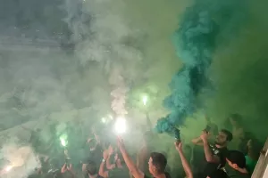 Μετά το 0-2… Pyro Show οι γηπεδούχοι! (φώτος/βίντεο) 