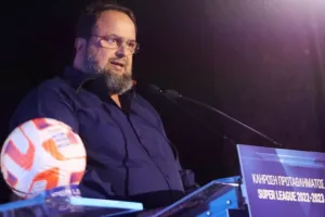 Όργη Μαρινάκη στην ΕΠΟ: «Τινάζεις το πρωτάθλημα στον... αέρα. Μόνο ξένοι διαιτητές στα ντέρμπι»
