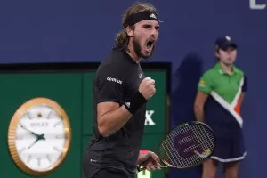 Davis Cup: Ο Τσιτσιπάς έστειλε την Ελλάδα στα playoffs ανόδου