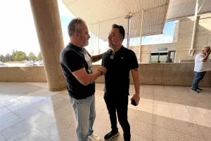 Χειραψία... πριν την κλήρωση