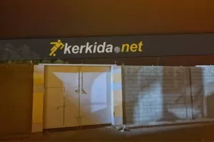 Διαμαρτυρία από ΑΕΛίστες έξω από τα αποδυτήρια