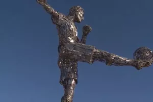 Βίντεο/Τα αποκαλυπτήρια του αγάλματος ποδοσφαίρου "Κάστρος"