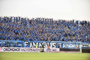 Στο μπλε - άσπρο το "ΠΑΠ" και pyro show κατά την είσοδο της Ανόρθωσης! (φώτος/βίντεο)