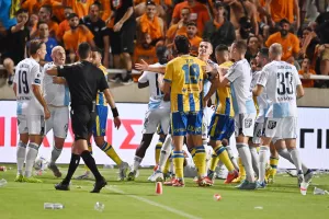 Ποινή από UEFA σε ΑΠΟΕΛ/ Μερικό κλείσιμο της νότιας  - Χρηματικό πρόστιμο