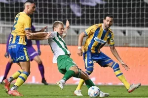 ΑΠΟΕΛ - Άρης: Το 3 στα 3 "γράφτηκε" με σπουδαίο διπλό! (φώτος)