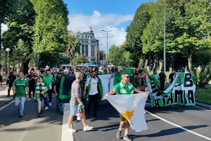 Η πορεία των Ομονοιατών για Reale Arena με συνοδεία αστυνομίας (φώτος/βίντεο Kerkida)
