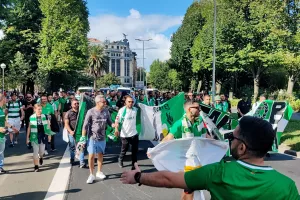 Η πορεία των Ομονοιατών για Reale Arena με συνοδεία αστυνομίας (φώτος/βίντεο Kerkida)