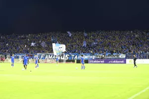 Στο μπλε - άσπρο το "ΠΑΠ" και pyro show κατά την είσοδο της Ανόρθωσης! (φώτος/βίντεο)