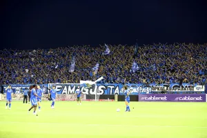 Στο μπλε - άσπρο το "ΠΑΠ" και pyro show κατά την είσοδο της Ανόρθωσης! (φώτος/βίντεο)