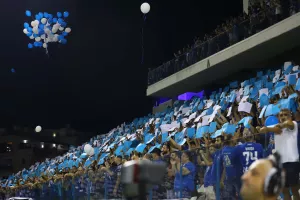 Στο μπλε - άσπρο το "ΠΑΠ" και pyro show κατά την είσοδο της Ανόρθωσης! (φώτος/βίντεο)