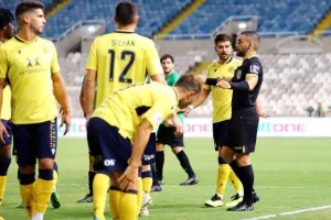 Ολυμπιακός - ΑΕΛ: Είχαν ά"Χ"αστα στο τέλος και έμειναν... στον βαθμό! (Φώτος)
