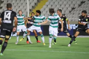Oμόνοια - ΑΕΚ: Ο Παπουλής... έβγαλε γλώσσα και έκρινε την ματσάρα! (φώτος)