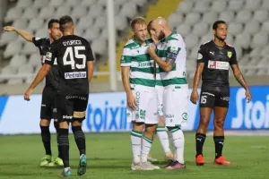 Oμόνοια - ΑΕΚ: Ο Παπουλής... έβγαλε γλώσσα και έκρινε την ματσάρα! (φώτος)